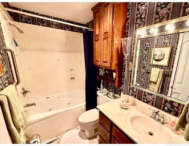 18 Seville Ln, Hot Springs Village, AR 71909