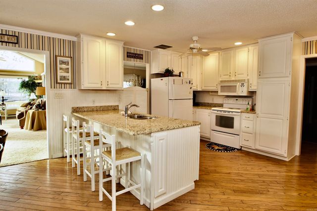 18 Seville Ln, Hot Springs Village, AR 71909