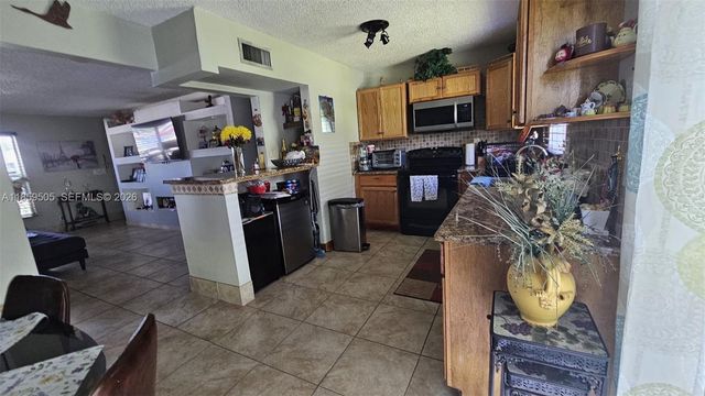 7501 Kimberly Boulevard 104, North Lauderdale, FL 33068