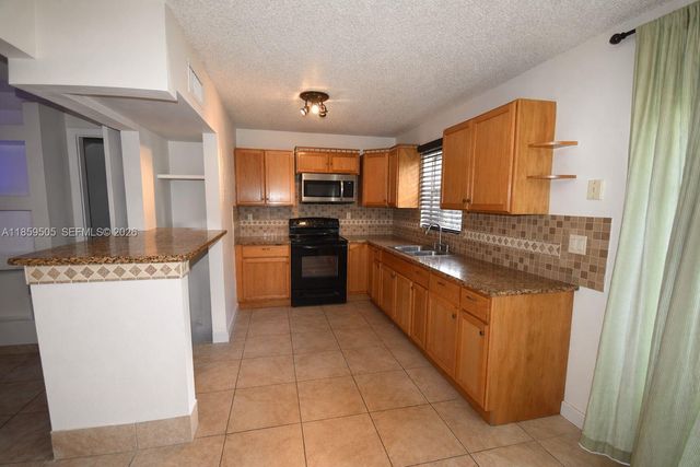7501 Kimberly Boulevard 104, North Lauderdale, FL 33068