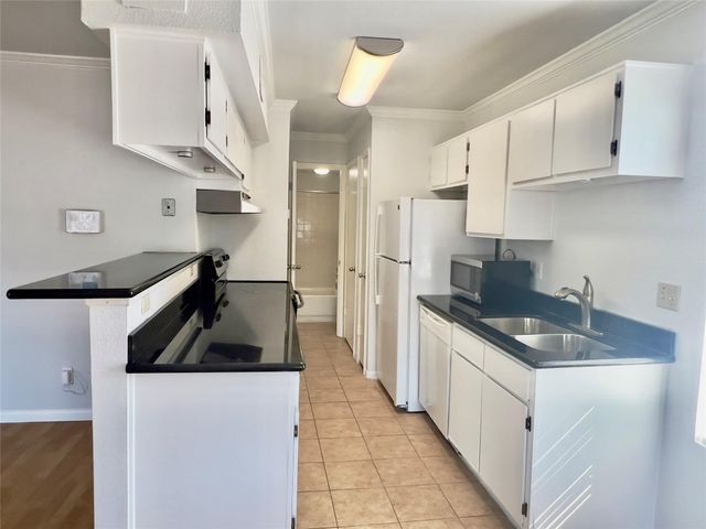 2750 Holly Hall Street 602, Houston, TX 77054