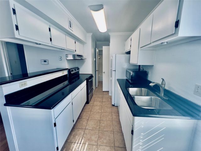 2750 Holly Hall Street 602, Houston, TX 77054