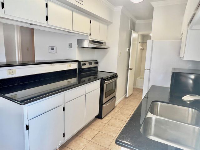 2750 Holly Hall Street 602, Houston, TX 77054