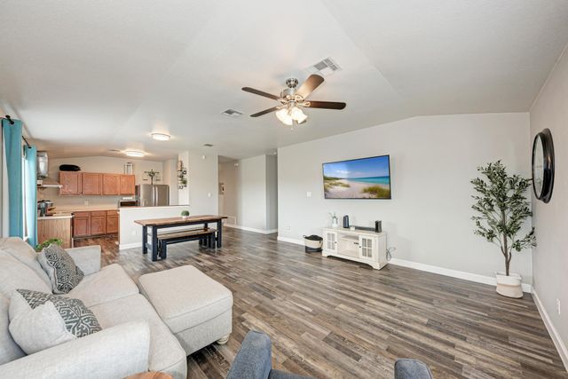 311 Creek Ledge DR, Hutto, TX 78634