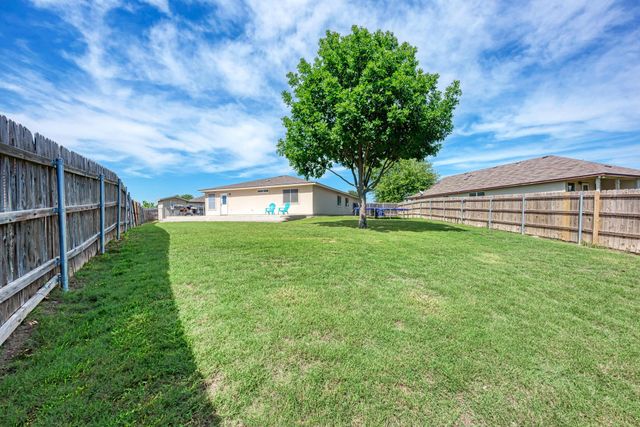 311 Creek Ledge DR, Hutto, TX 78634