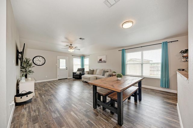 311 Creek Ledge DR, Hutto, TX 78634