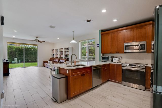 627 Conservation Drive, Weston, FL 33327