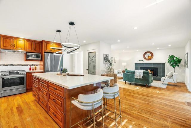 344 W Oakwood Boulevard, Redwood City, CA 94061