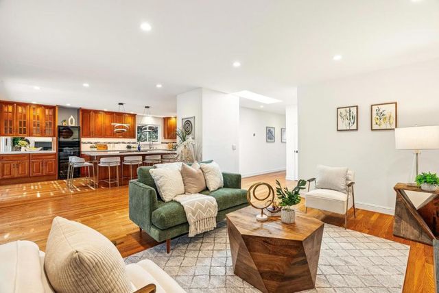 344 W Oakwood Boulevard, Redwood City, CA 94061