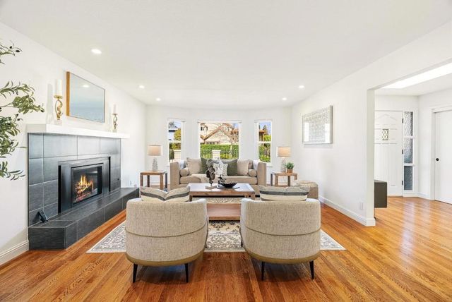 344 W Oakwood Boulevard, Redwood City, CA 94061