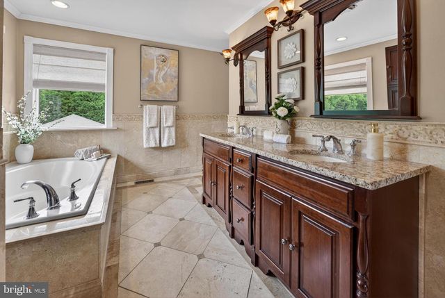 55 PARRY DR, Hainesport, NJ 08036