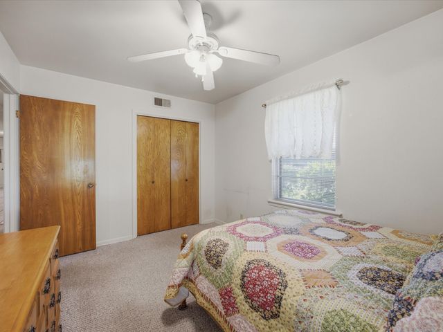 1313 Crestridge Street, Ennis, TX 75119