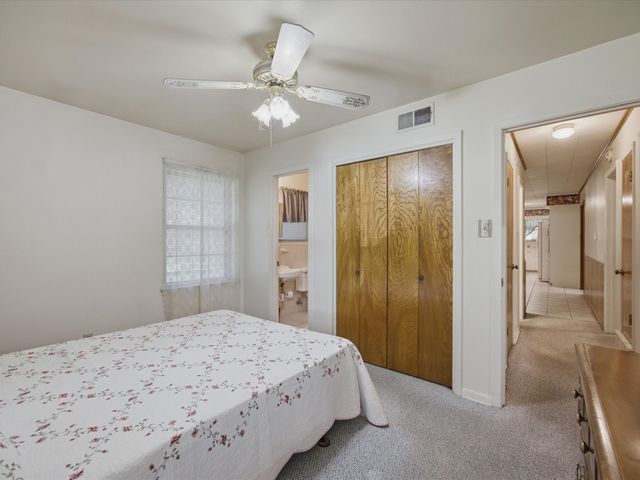 1313 Crestridge Street, Ennis, TX 75119
