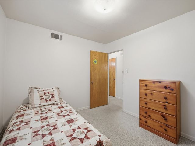 1313 Crestridge Street, Ennis, TX 75119