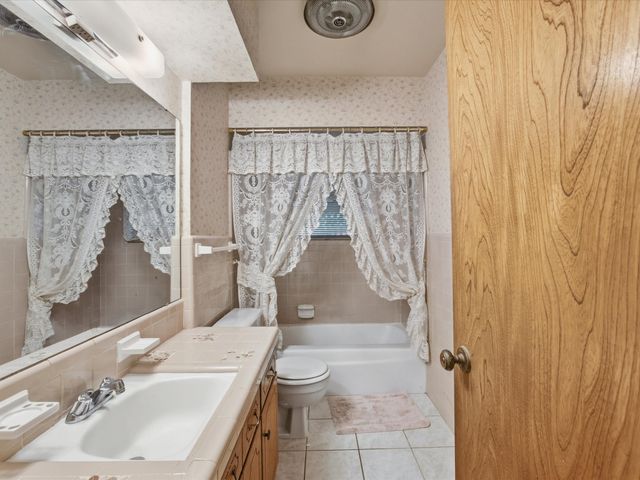 1313 Crestridge Street, Ennis, TX 75119