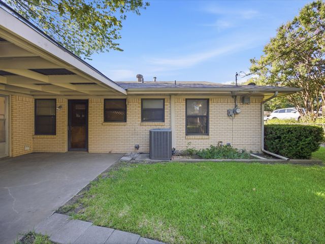 1313 Crestridge Street, Ennis, TX 75119