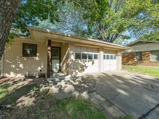 1313 Crestridge Street, Ennis, TX 75119