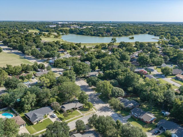 1313 Crestridge Street, Ennis, TX 75119