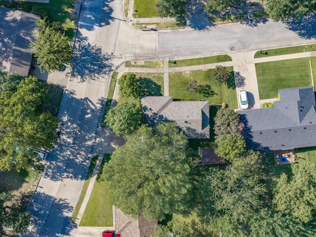 1313 Crestridge Street, Ennis, TX 75119