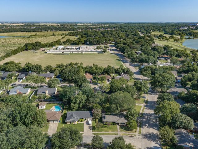 1313 Crestridge Street, Ennis, TX 75119