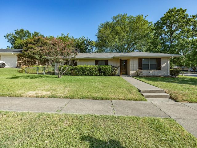 1313 Crestridge Street, Ennis, TX 75119