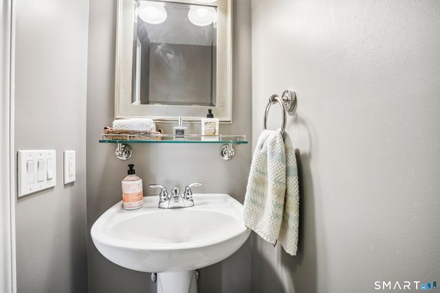 55 Waterford Lane 2, Stamford, CT 06905