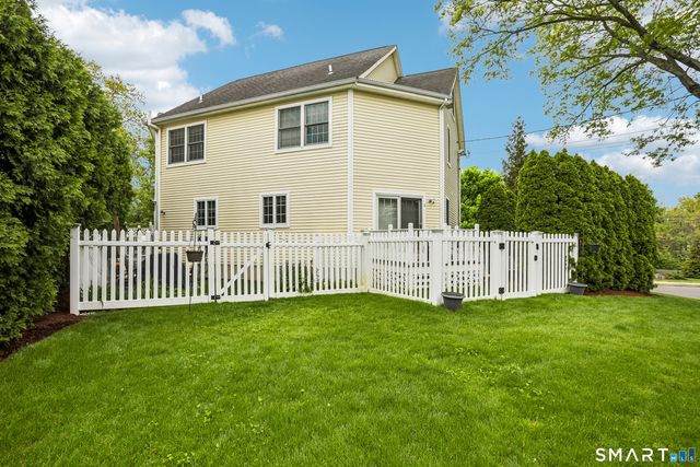 55 Waterford Lane 2, Stamford, CT 06905