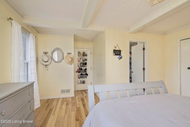 515 N Watterson Trail, Louisville, KY 40243