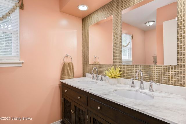 515 N Watterson Trail, Louisville, KY 40243