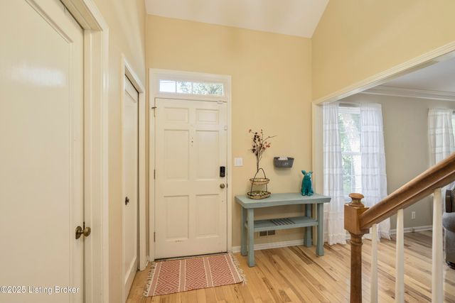 515 N Watterson Trail, Louisville, KY 40243