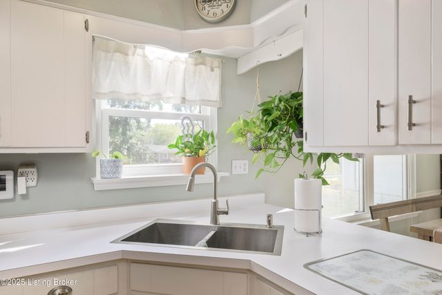 515 N Watterson Trail, Louisville, KY 40243