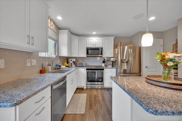 51341 Mayfield Drive, New Baltimore, MI 48047