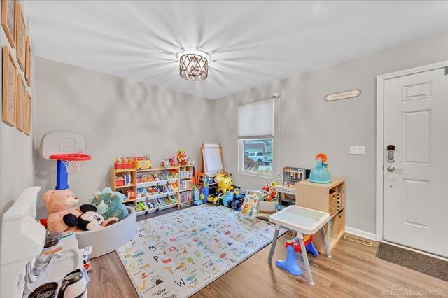 51341 Mayfield Drive, New Baltimore, MI 48047