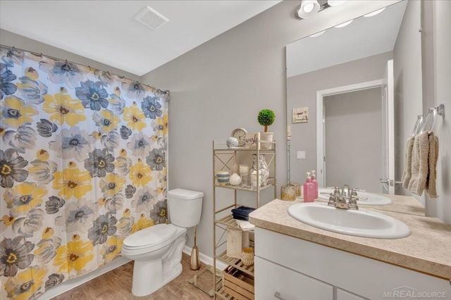 51341 Mayfield Drive, New Baltimore, MI 48047