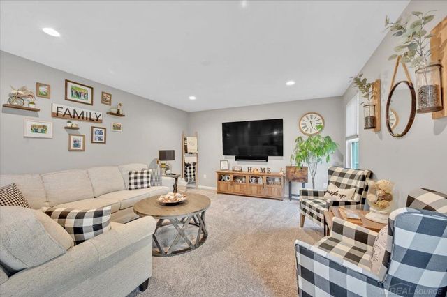 51341 Mayfield Drive, New Baltimore, MI 48047