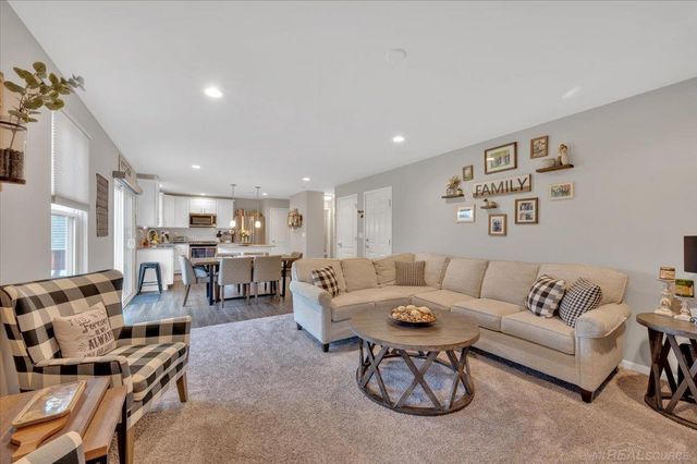 51341 Mayfield Drive, New Baltimore, MI 48047