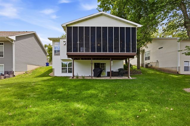 1125 Forest Glen Court SE, Cedar Rapids, IA 52403