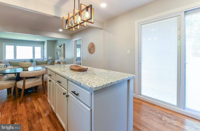 341 LARCH AVE, West Berlin, NJ 08091