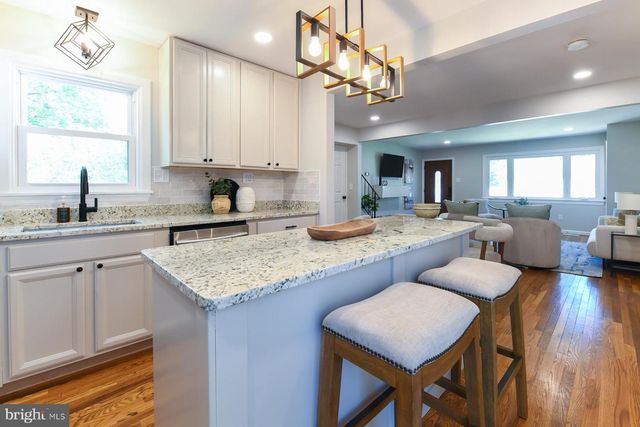 341 LARCH AVE, West Berlin, NJ 08091
