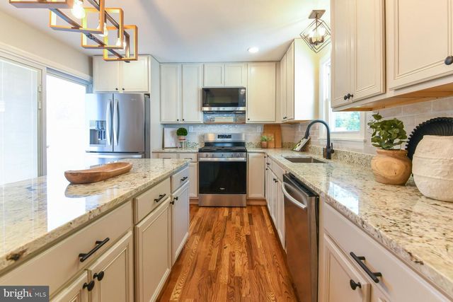 341 LARCH AVE, West Berlin, NJ 08091