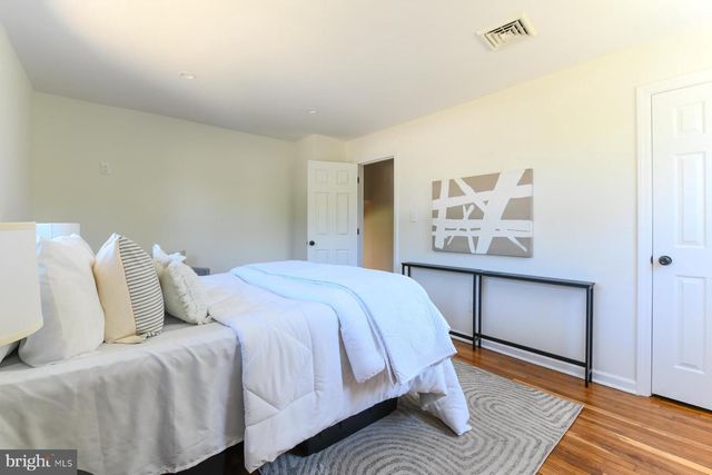 341 LARCH AVE, West Berlin, NJ 08091