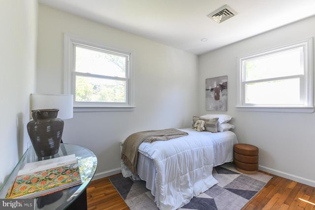 341 LARCH AVE, West Berlin, NJ 08091