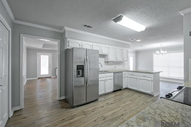 8211 Cecil Dr, Denham Springs, LA 70706