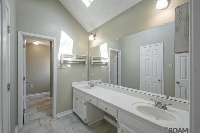 8211 Cecil Dr, Denham Springs, LA 70706