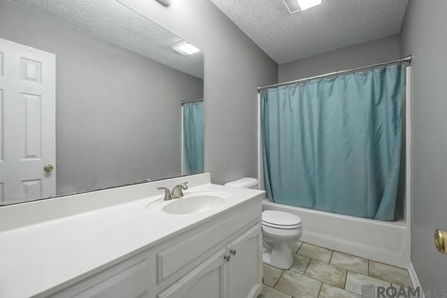 8211 Cecil Dr, Denham Springs, LA 70706