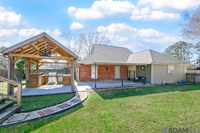 8211 Cecil Dr, Denham Springs, LA 70706