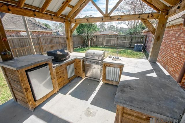 8211 Cecil Dr, Denham Springs, LA 70706