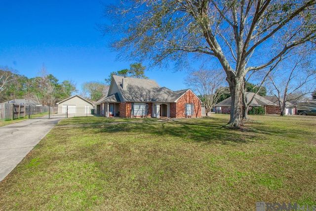 8211 Cecil Dr, Denham Springs, LA 70706
