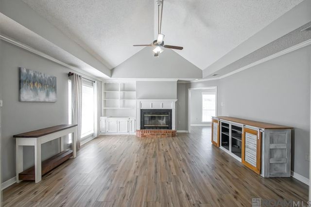 8211 Cecil Dr, Denham Springs, LA 70706