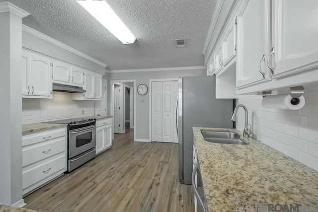 8211 Cecil Dr, Denham Springs, LA 70706